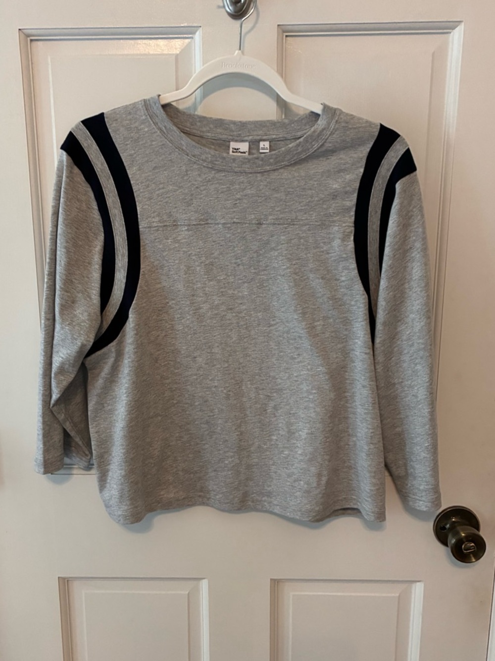 Aritzia 3/4 sleeve top in gray and navy. Size L